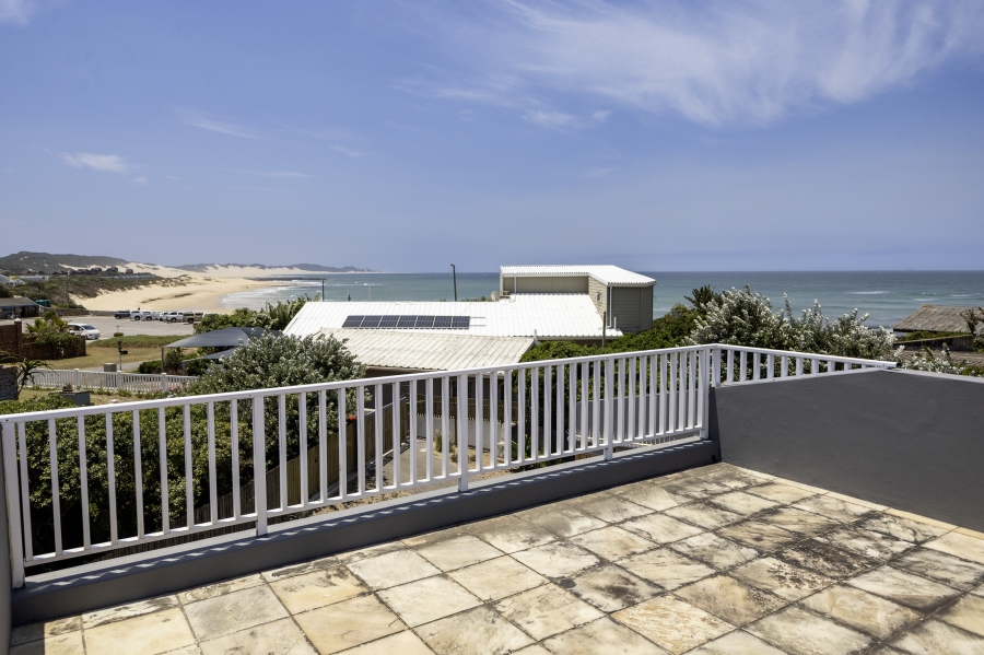 5 Bedroom Property for Sale in West Beach Eastern Cape